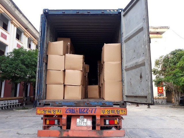 Bắt giữ xe container chở 840.000 khẩu trang không rõ nguồn gốc ảnh 1