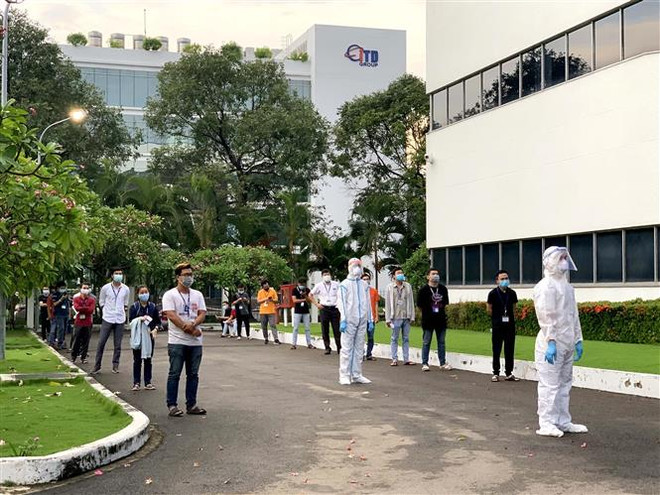 Dịch COVID-19: Thành phố Hồ Chí Minh vừa cách ly, vừa sản xuất ảnh 1