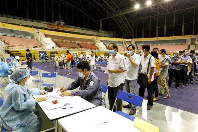 TP.HCM gấp rút hoàn tất công tác tiêm vaccine COVID-19 cho người dân ảnh 1