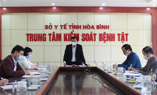 Hòa Bình lấy mẫu xét nghiệm toàn bộ người dân trong khu vực phong tỏa ảnh 1