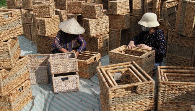 Làng nghề đan cỏ tế Phú Túc, huyện Phú Xuyên. (Nguồn: vov.vn) Các làng nghề ở Hà Nội bắt đầu phục hồi sản xuất trở lại ảnh 1
