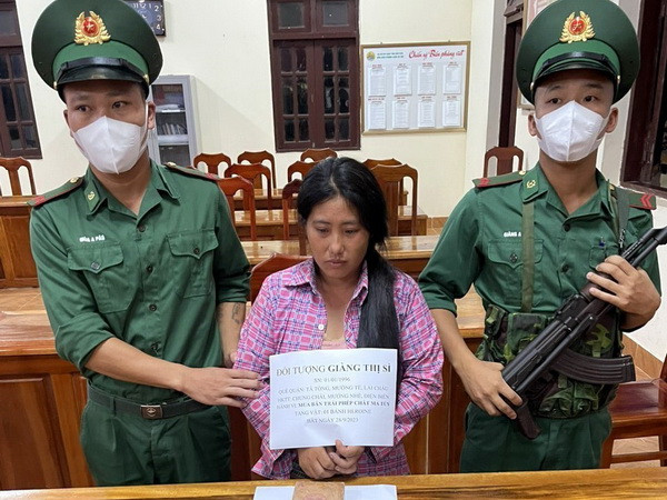 Điện Biên: Bắt giữ đối tượng nữ mua bán trái phép một bánh heroin ảnh 1