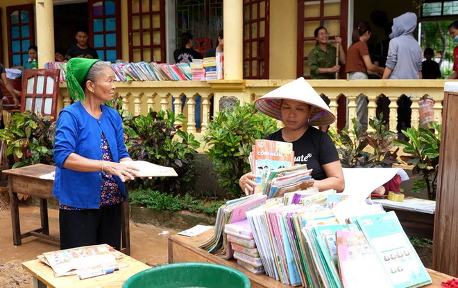 Nhịp sống dần trở lại với người dân vùng “rốn” lũ tỉnh Nghệ An ảnh 1