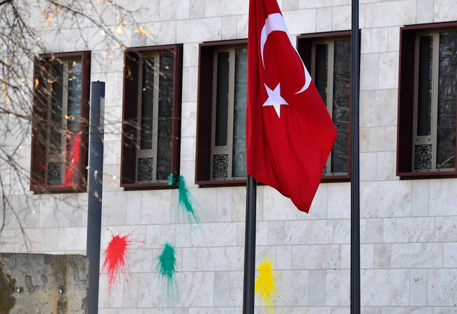 Đại sứ quán Thổ Nhĩ Kỳ tại Đan Mạch bị tấn công bằng bom xăng ảnh 1