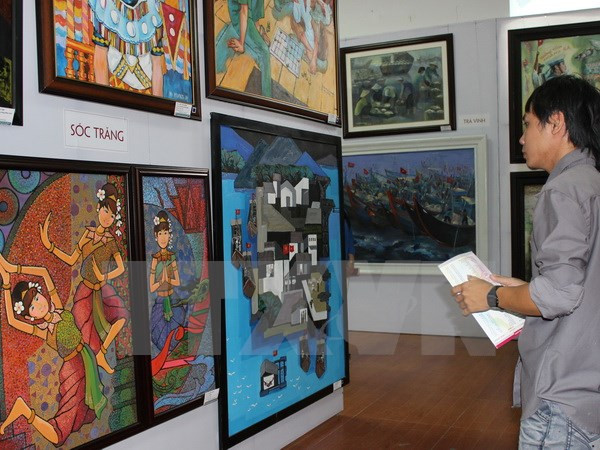 Triển lãm mỹ thuật Đồng bằng sông Cửu Long hấp dẫn người xem ảnh 1