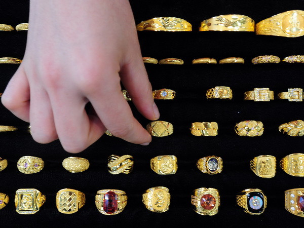 Triển vọng Mỹ sớm tăng lãi suất gây áp lực cho thị trường vàng ảnh 1