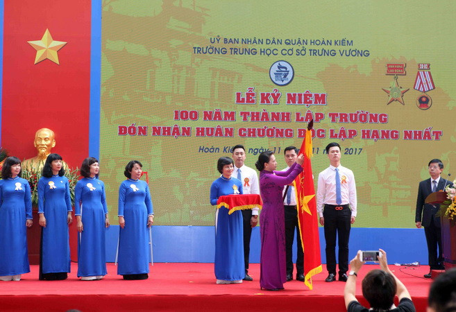 Chủ tịch Quốc hội dự lễ kỷ niệm 100 năm trường THCS Trưng Vương ảnh 1