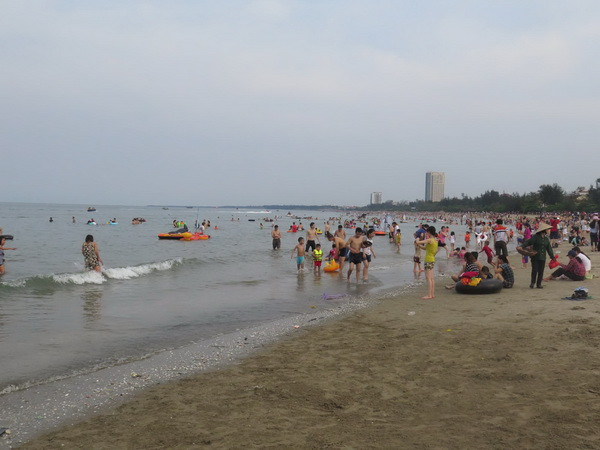 Nghệ An tìm thấy thi thể học sinh bị sóng cuốn khi chụp ảnh kỷ yếu ảnh 1