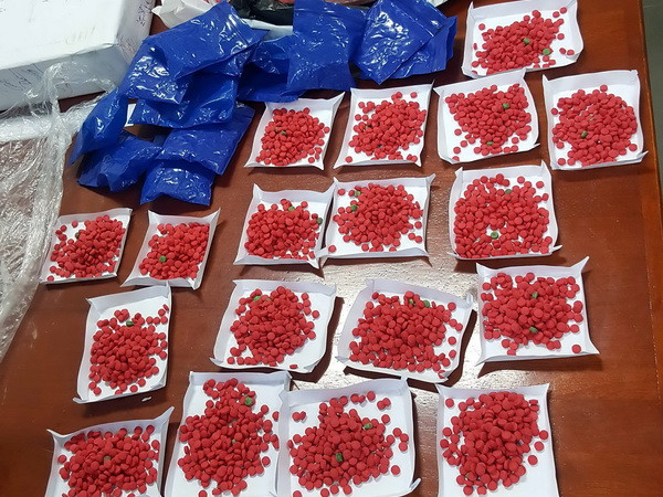 Bắt hai đối tượng giấu 6.000 viên ma túy tổng hợp trong hộp sữa ảnh 1