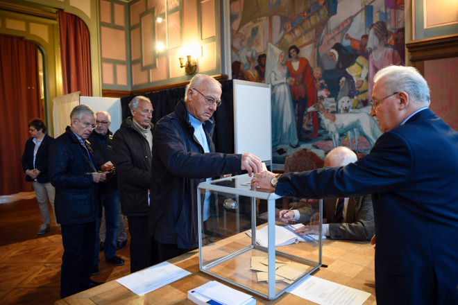 Bầu cử Tổng thống Pháp bắt đầu, EU "nín thở" lo ngại kịch bản Frexit ảnh 1