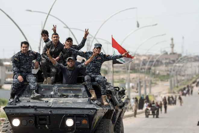 Các lực lượng Iraq giành lại thêm một khu vực ở Tây Mosul từ tay IS ảnh 1