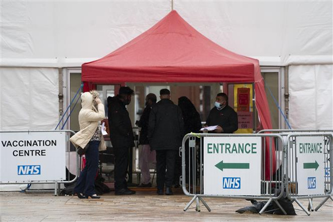 Chiến dịch tiêm phòng COVID-19 tại Anh: Cái khó ló cái khôn ảnh 3