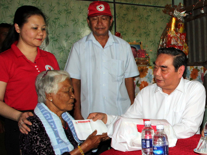 Thường trực Ban Bí thư thăm, tặng quà Tết các hộ nghèo tại Bạc Liêu ảnh 1