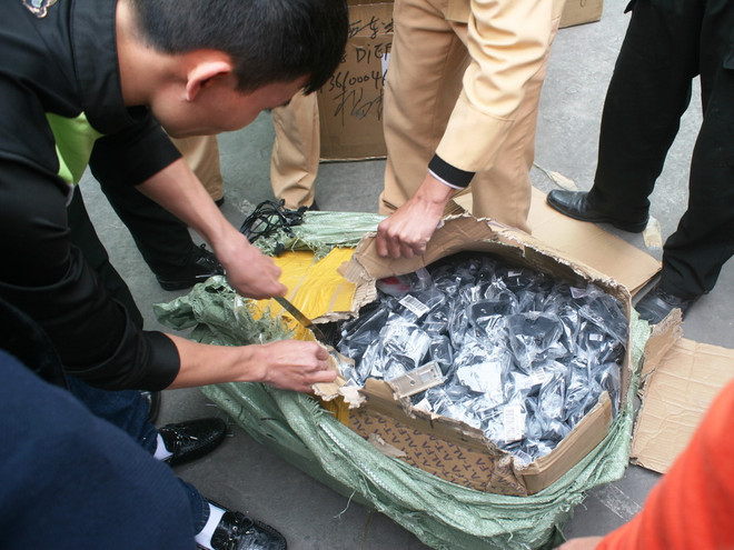 Quảng Ninh: Liên tiếp bắt giữ lượng lớn hàng lậu, pháo nổ trái phép ảnh 1