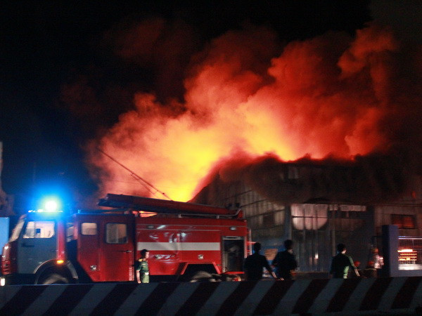 Bình Dương: Xác định nguyên nhân vụ cháy thiêu rụi kho hóa chất ảnh 1