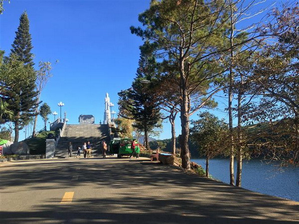 Biển Hồ Gia Lai - Ấn tượng hoang sơ của núi rừng Tây Nguyên ảnh 2