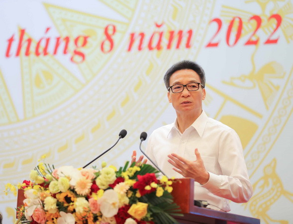 Phó Thủ tướng Chính phủ Vũ Đức Đam phát biểu tại điểm cầu Hà Nội. (Ảnh: Thanh Tùng/TTXVN) Phải đảm bảo đủ trường lớp, đủ giáo viên để thực hiện chương trình mới ảnh 1