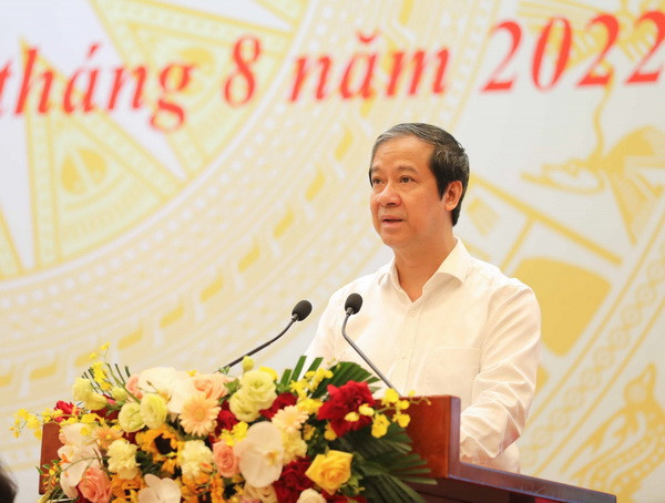 Bộ trưởng Bộ Giáo dục và Đào tạo Nguyễn Kim Sơn phát biểu. (Ảnh: Thanh Tùng/TTXVN) Phải đảm bảo đủ trường lớp, đủ giáo viên để thực hiện chương trình mới ảnh 2