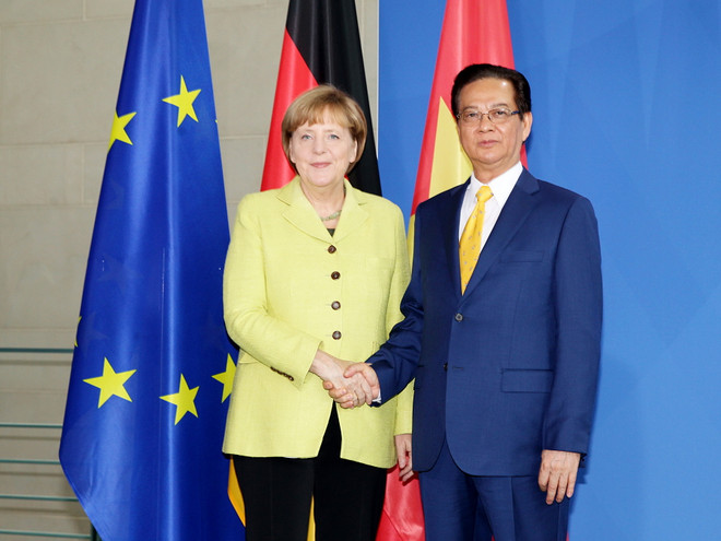 Thủ tướng Nguyễn Tấn Dũng và Thủ tướng Cộng hòa Liên bang Đức Angela Merkel tại cuộc họp báo. (Ảnh: Đức Tám/TTXVN) Báo Đức tiếp tục đánh giá cao chuyến thăm của Thủ tướng Việt Nam ảnh 1