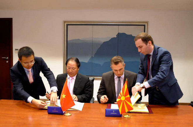 Quang cảnh lễ ký Hiệp định Hợp tác kinh tế giữa 2 nước. (Nguồn: Đại sứ quán Bulgaria cung cấp) Việt Nam và Macedonia ký các hiệp định thúc đẩy thương mại ảnh 1