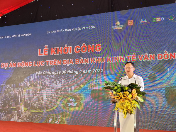 Ông Cao Tường Huy, Phó Chủ tịch Thường trực UBND tỉnh Quảng Ninh, phát biểu. (Nguồn: baodautu.vn) Quảng Ninh: Khởi công các dự án động lực tại Khu kinh tế Vân Đồn ảnh 1