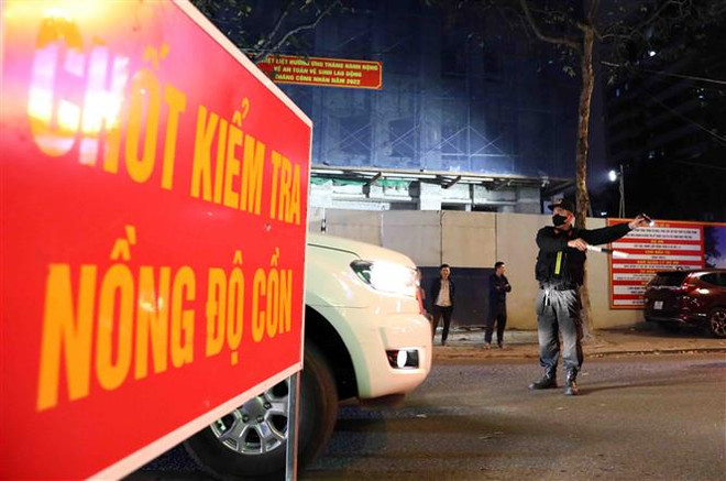 TP.HCM: Cảnh sát Giao thông bị tấn công trong lúc đo nồng độ cồn ảnh 1