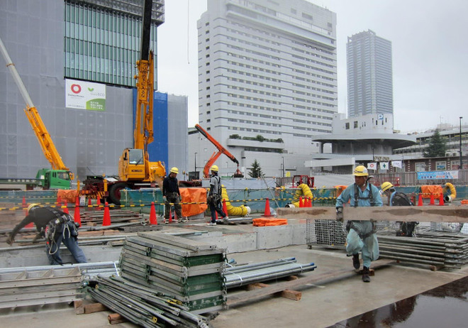 Công nhân lao động ở một công trường ở Nhật Bản. (Nguồn: asia.nikkei.com) Nhật tăng cường quản lý lao động nước ngoài trong lĩnh vực xây dựng ảnh 1