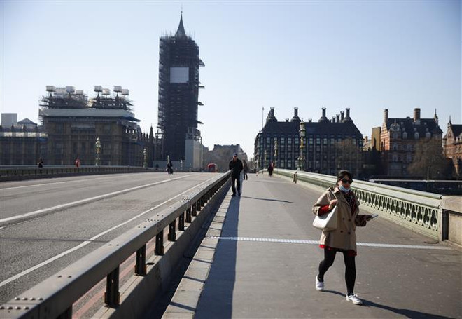 Thủ đô Paris của Pháp đặt trong tình trạng báo động tối đa ảnh 2