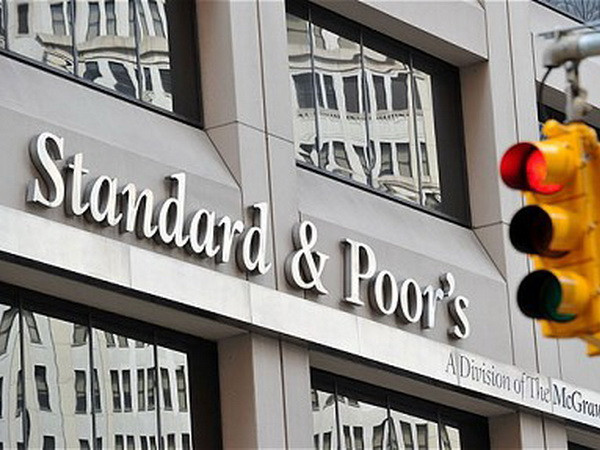 Standard & Poor's hạ xếp hạng tín nhiệm của Italy xuống BBB- ảnh 1