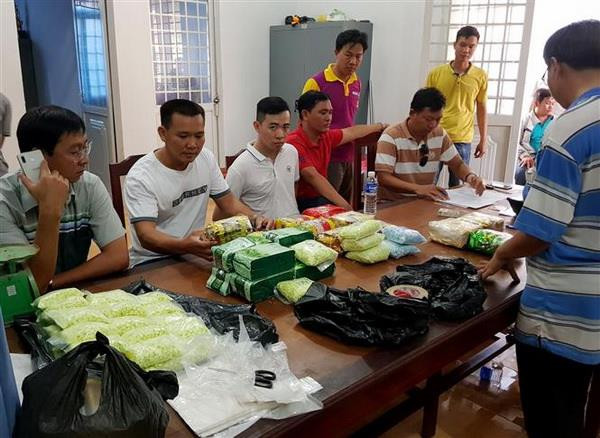 Bắt giữ vụ vận chuyển 26,6kg ma túy từ Campuchia về Việt Nam ảnh 1