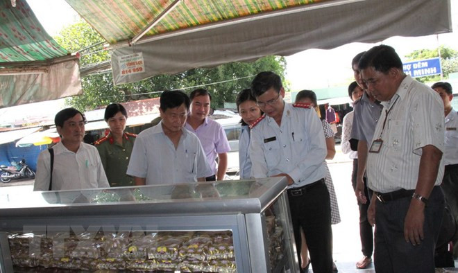 Hà Nội: Tiêu hủy 17.600 bánh Trung Thu không rõ nguồn gốc ảnh 1