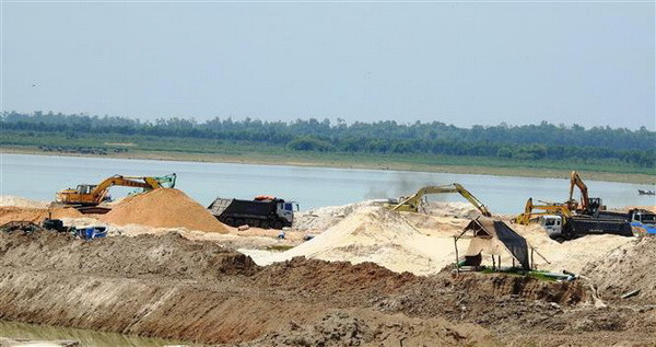 Thực hư việc tỉnh Phú Thọ vẫn cấp phép khai thác cát trên sông Lô ảnh 1