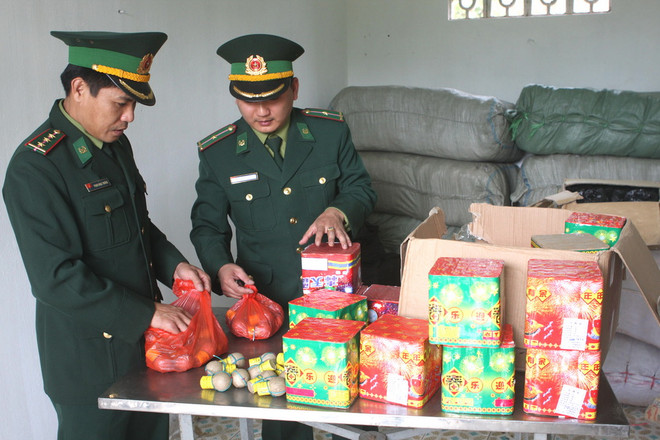 Quảng Bình: Bắt quả tang đối tượng vận chuyển 168kg pháo lậu ảnh 1