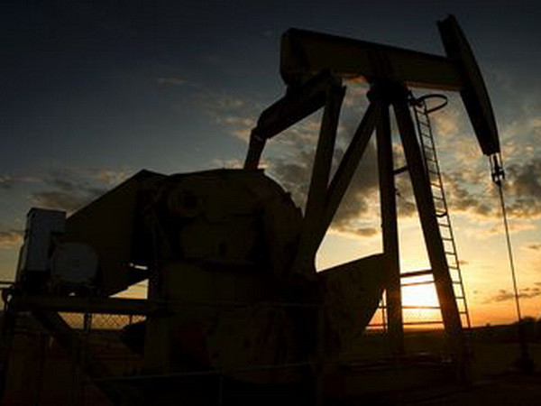 Mối lo dư cung tiếp tục gây áp lực lớn lên thị trường dầu mỏ ảnh 1