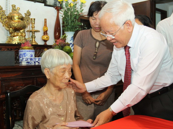 TP Hồ Chí Minh dành 32 tỷ đồng tặng quà đối tượng chính sách ảnh 1