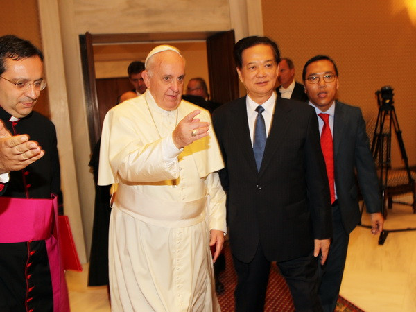 Thủ tướng Nguyễn Tấn Dũng hội kiến với Giáo hoàng Francis. (Ảnh: Đức Tám/TTXVN) Thủ tướng Nguyễn Tấn Dũng kết thúc tốt đẹp chuyến công du châu Âu ảnh 5