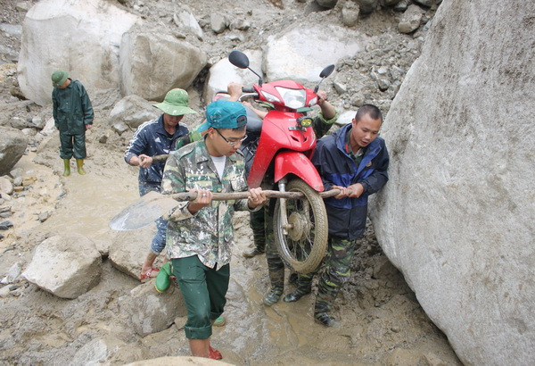 Điện thăm hỏi các tỉnh miền Bắc chịu tổn thất nặng nề do mưa lũ ảnh 1