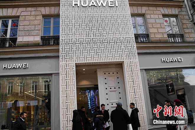 Huawei khai trương cửa hàng chiến lược đầu tiên tại Pháp ảnh 1