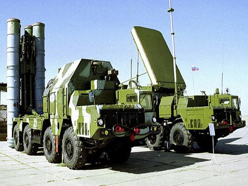 Nga và Iran ký hợp đồng cung cấp hệ thống tên lửa S-300 ảnh 1