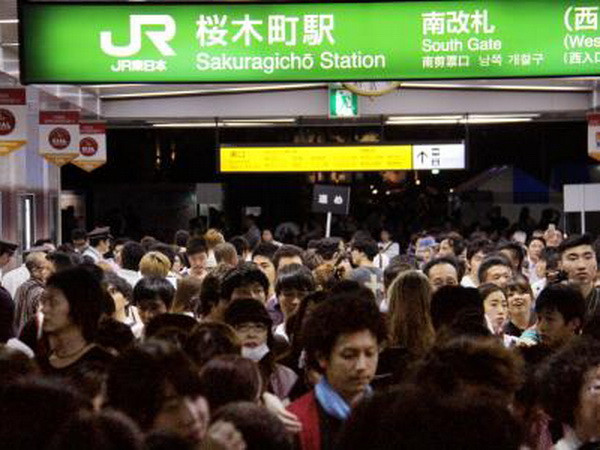 Hàng chục tuyến tàu điện ngầm Nhật Bản tê liệt vì đứt cáp ảnh 1