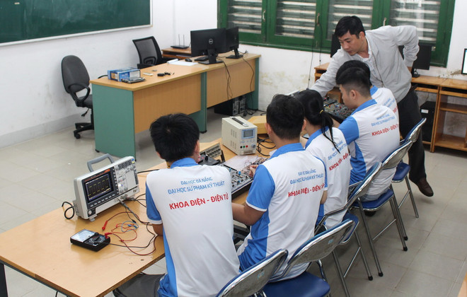 ttxvn_sinh vien ban dan.jpg