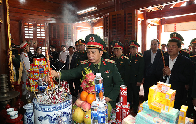 Bộ trưởng Quốc phòng Phan Văn Giang thăm và làm việc tại Cao Bằng ảnh 3