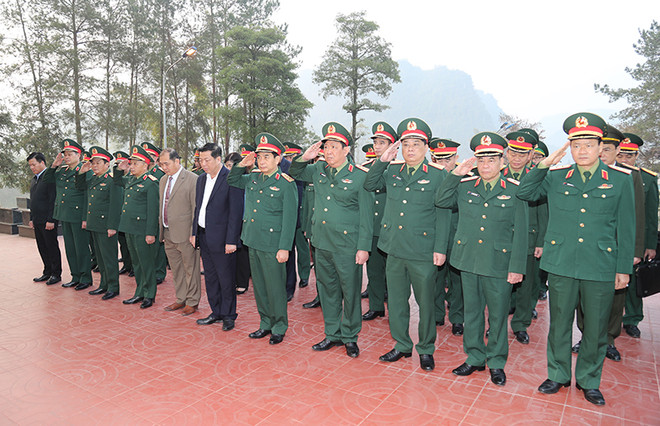 Bộ trưởng Quốc phòng Phan Văn Giang thăm và làm việc tại Cao Bằng ảnh 2
