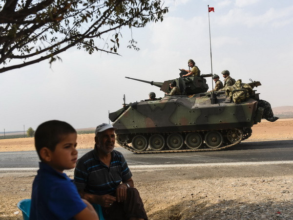 Thổ Nhĩ Kỳ điều thêm bốn xe tăng qua biên giới Syria ảnh 1