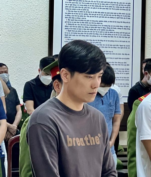 Bị cáo Nguyễn Bá Dương bị phạt 5 năm tù về tội “tổ chức đánh bạc” và 3 năm tù về tội “đánh bạc.” (Ảnh: Nguyên Linh/TTXVN) Tuyên phạt 52 bị cáo trong vụ đánh bạc lớn nhất Quảng Trị ảnh 2