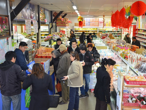 Sôi động hội chợ đón Tết Đinh Dậu của người Việt giữa Paris ảnh 1