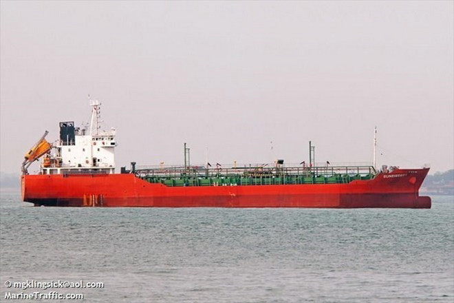 Quảng Trị: Cảng Cửa Việt đón tàu Sunrise 689 trở về an toàn ảnh 1