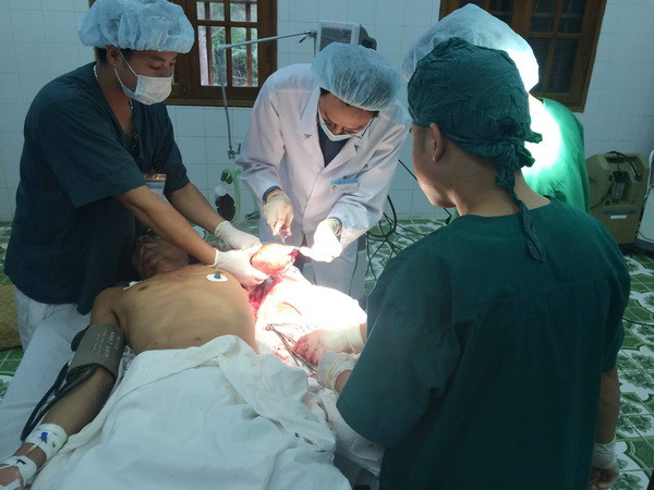 Bạch Long Vĩ: Cấp cứu thành công ca đứt rời 3/4 cánh tay ảnh 1