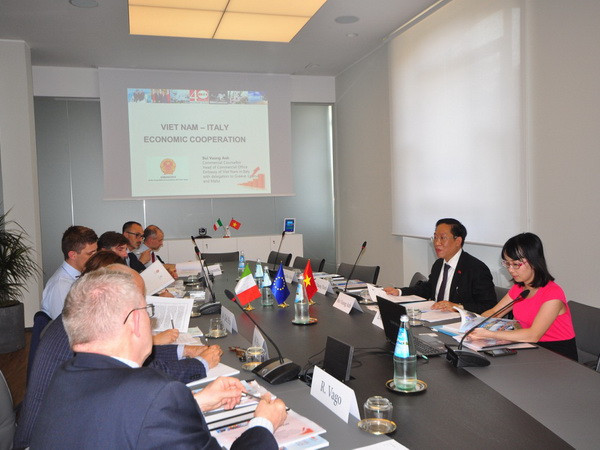 Việt Nam và Italy thúc đẩy hợp tác da giày, dệt may và đồ gỗ ảnh 1