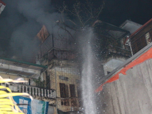 Lại cháy trong khu tập thể Nam Đồng, Hà Nội ảnh 1